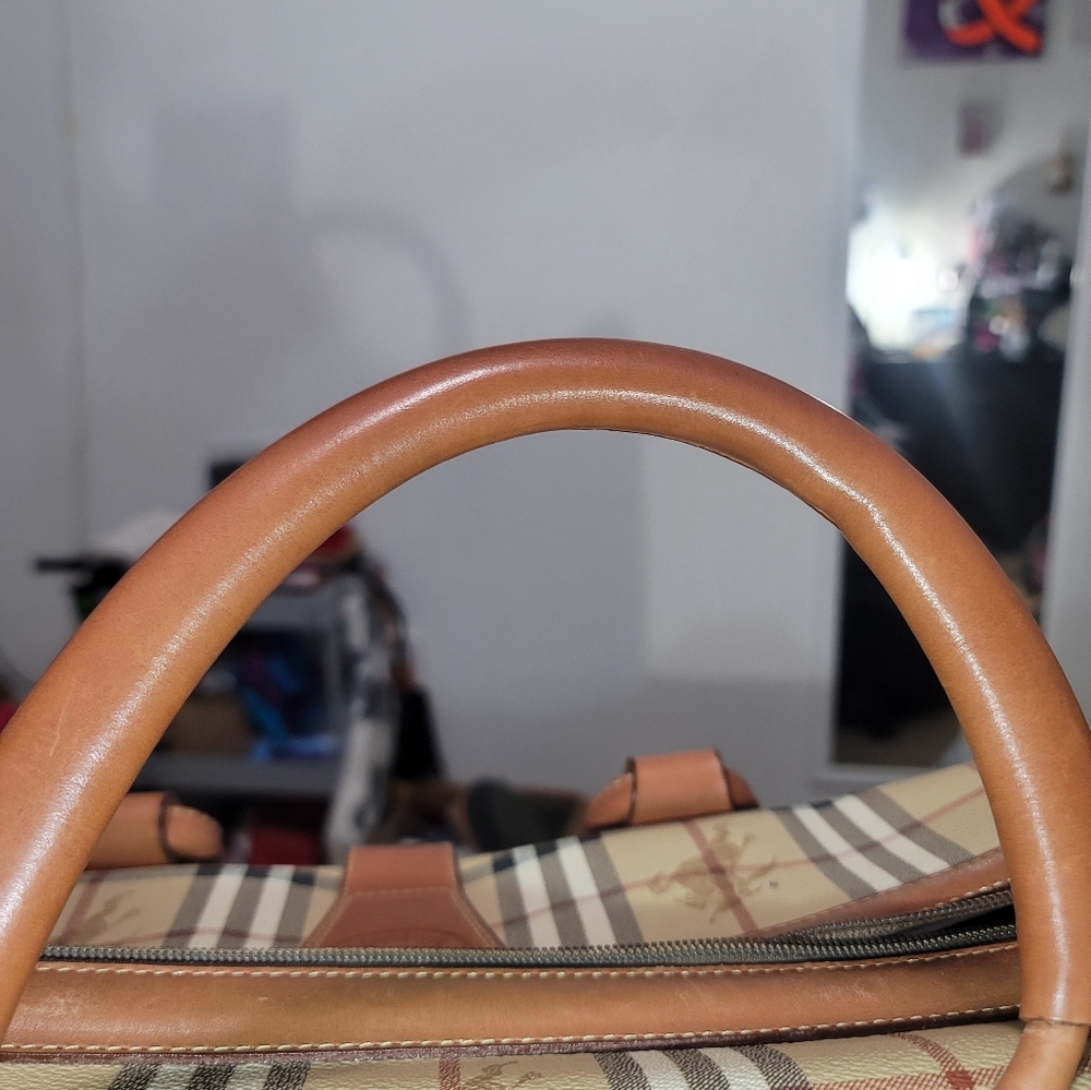 Burberry Cream and Brown Travel Bag with Iconic Design - Picture 12 of 16